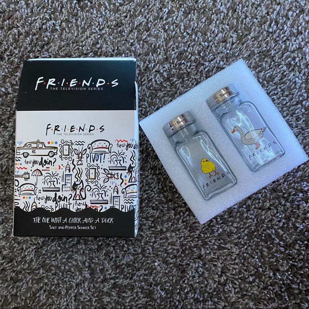 Friends TV show salt and pepper shaker set